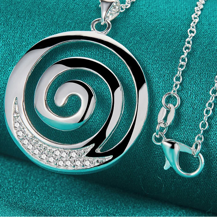 collier-en-argent-la-spirale-proche