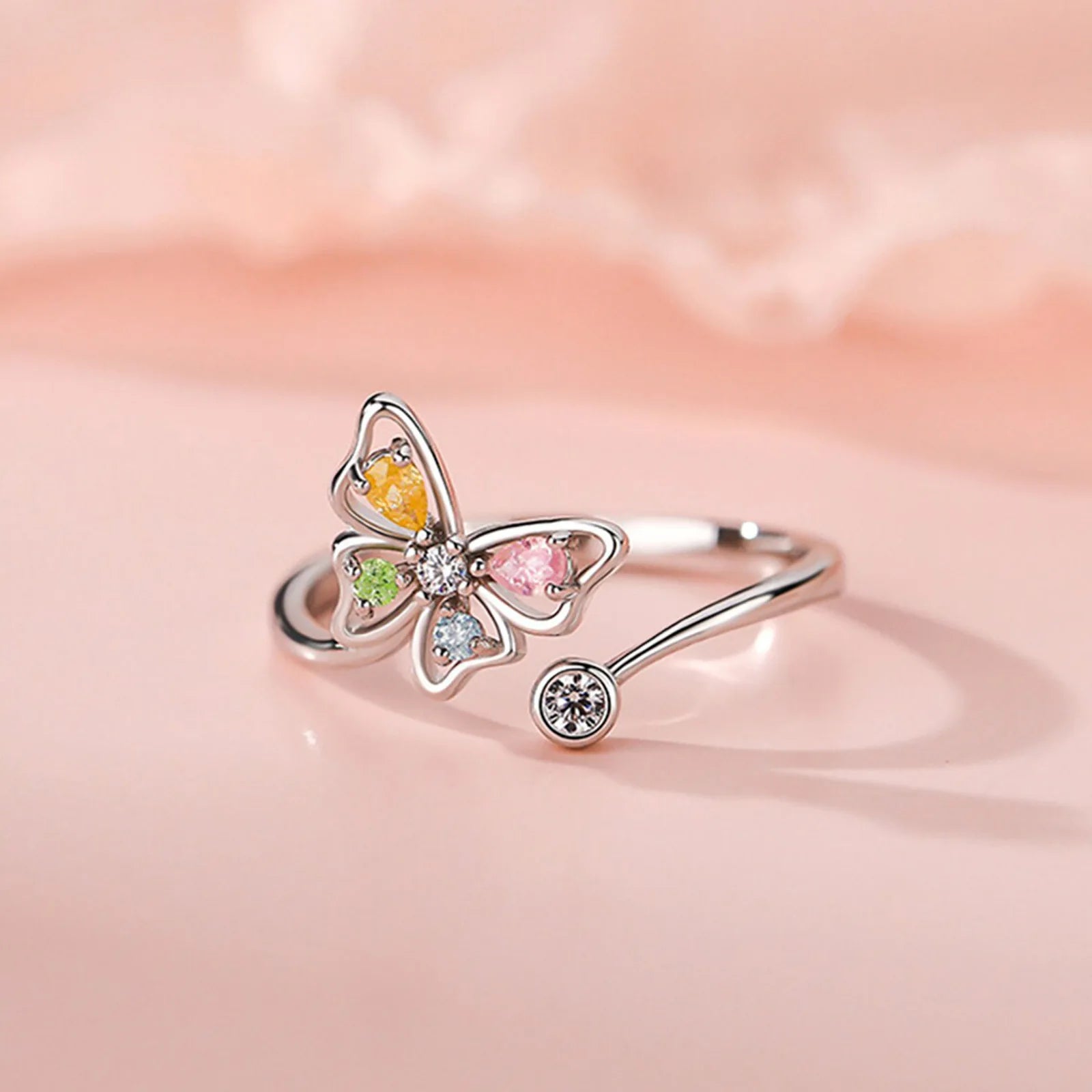 bague-en-argent-femme-le-butterfly-délicat-fond rose