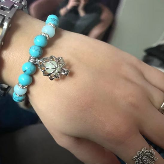 bracelet-en-pierres-naturelles-lotus-turquoise-main