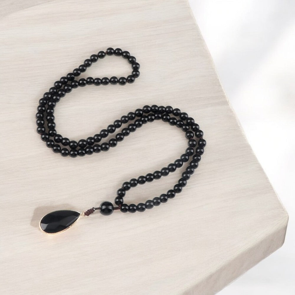 collier-de-perles-obsidienne-intuition-comptoir en bois clair